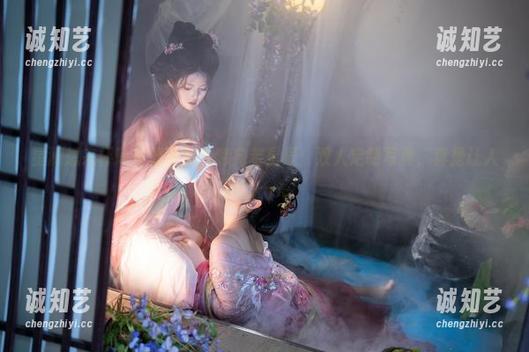 星澜想来杯珍珠奶茶的独特宛若星辰：双人定制写真，真是让人眼前一亮！