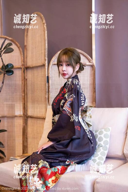星颜社 - 安安Angel的居家写真：从干饭到自拍，吃瓜也能下载！