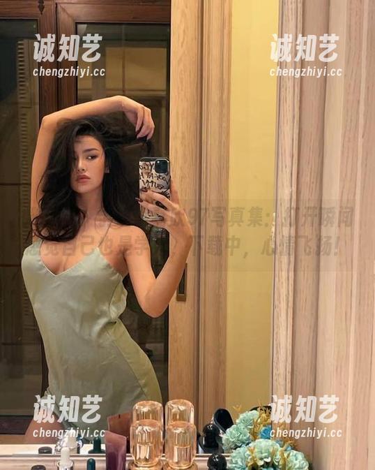 微密圈 - 学姐李嘉欣97写真集：打开瞬间感觉自己也是学姐，下载中，心情飞扬！