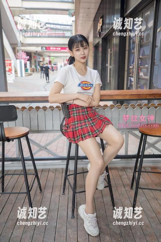 梦丝女神 - 玥玥的田园萌妹拍摄：高清壁纸，肆意散发小清新的气息。