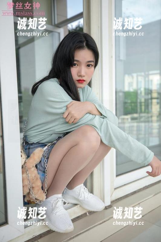 梦丝女神 - 璇璇的丝袜写真，高清细节太让人分不清现实和幻想…真的是意想不到的诱惑。
