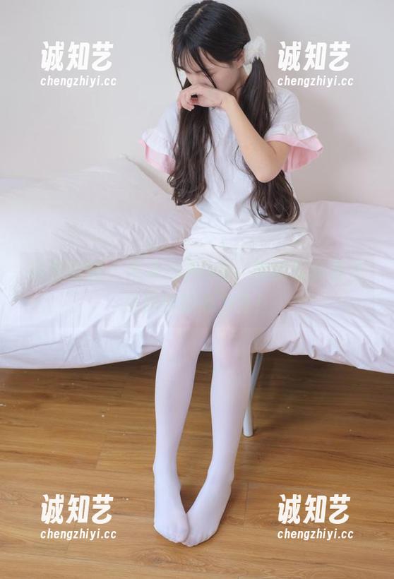 森萝财团-aika 森萝财团 - 毛衣与Aika,她的写真真是免费的暖心力作!