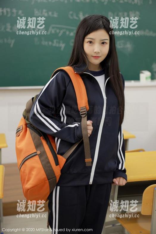 模范学院 - 汐汐爱吃草莓的自拍合集：随性而来的每一张瞬间