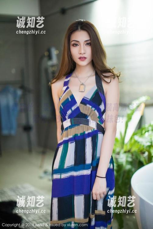 爱蜜社 - 果儿Victoria的泳装高清资源，阳光、沙滩、还有那一抹色！