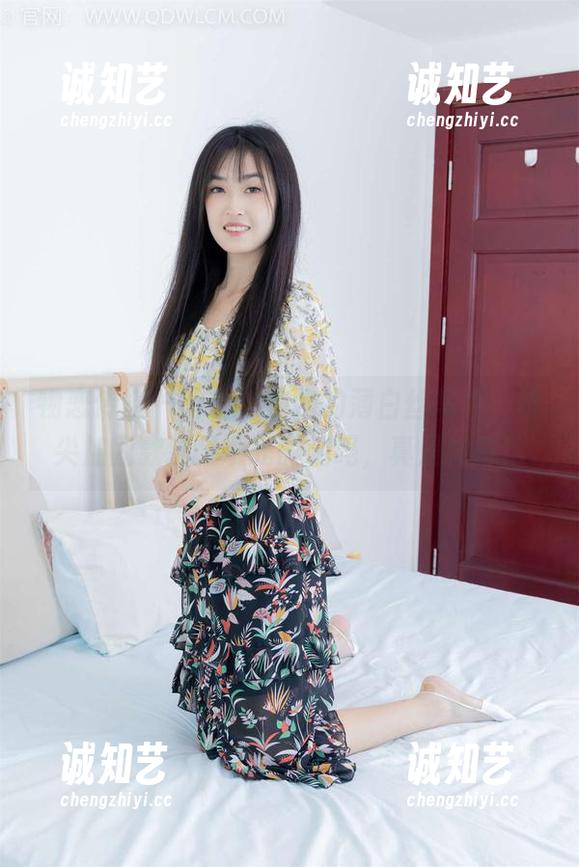 物恋传媒-泡泡 物恋传媒 - 哈哈,泡泡的薄白丝写真,脚尖加固款这是哪吒的腿吗,真是神奇!