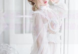 在白烨烨的照片里，玛修女仆cos完美诠释了‘我既是你的仆人，也是你的心动’！