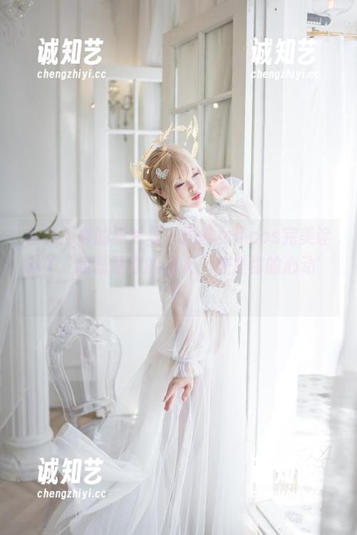 在白烨烨的照片里，玛修女仆cos完美诠释了‘我既是你的仆人，也是你的心动’！