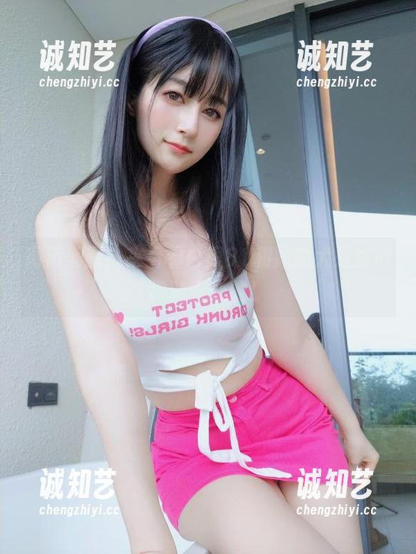 高清美图，来看看白银81和她的犬是如何撩动人心的！