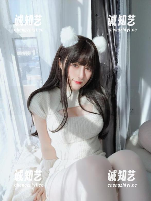 从白银81女仆2021图包中偷来的瞬间，真是忍不住想多看几眼