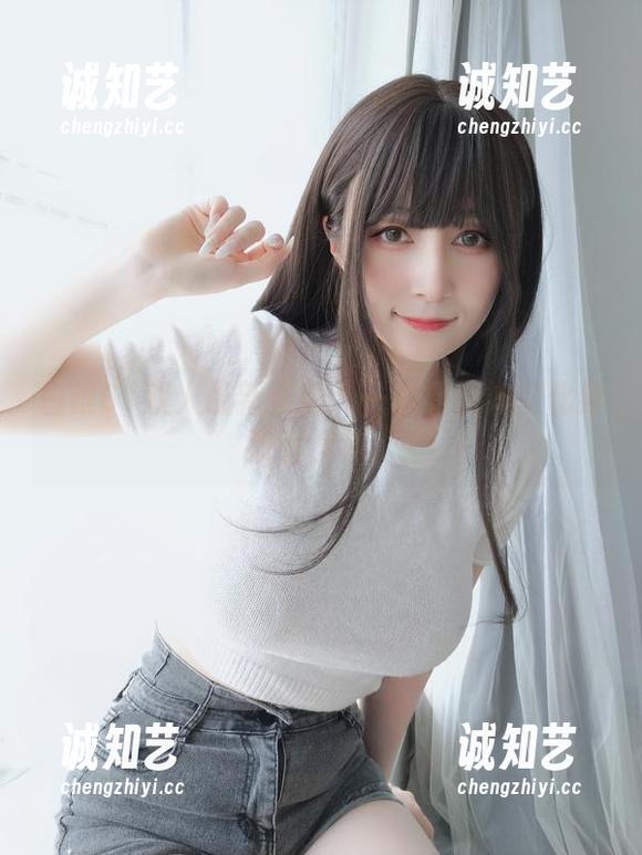 白银81双人最新资源：一起看她如何化身双面女神。