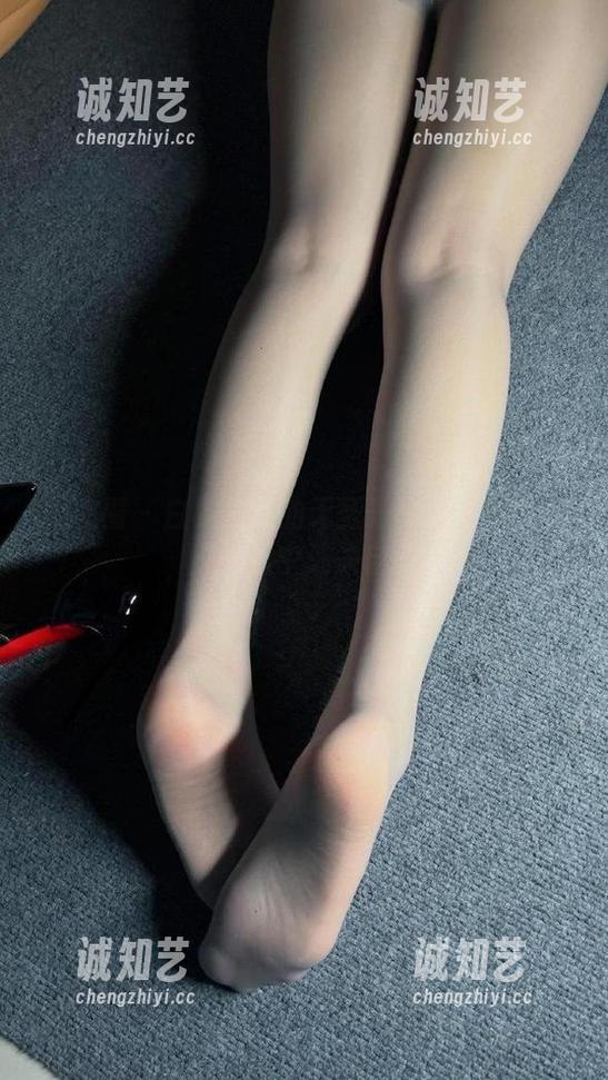 微密圈 - 白龙猫女的无圣光写真：在肉丝白蕾丝中迷失自我