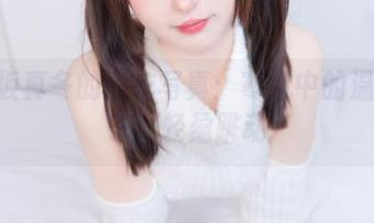 神楽坂真冬的皮衣写真:寒风中的温柔粒子,轻盈跳动