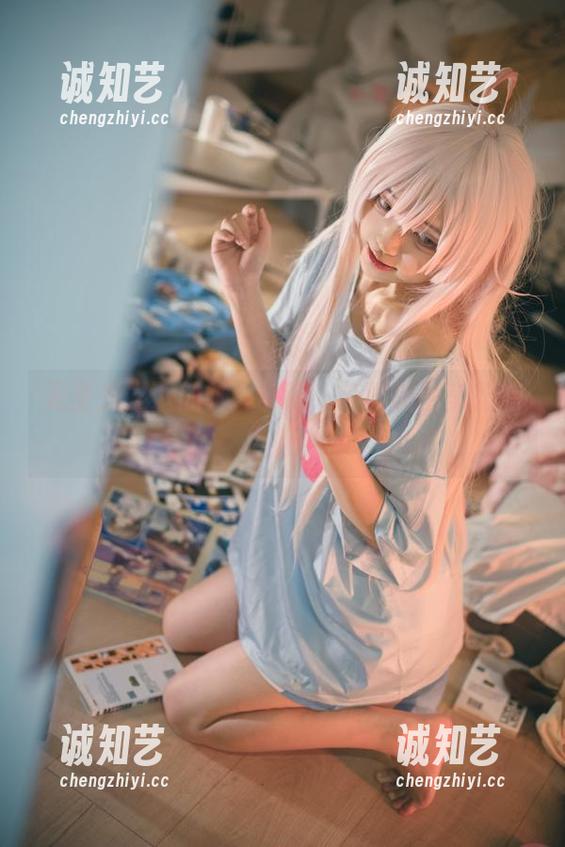 无圣光之下的神沢永莉，校服美图美得有点叛逆