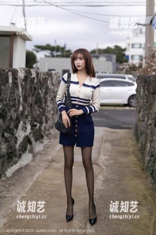 秀人网 - “KOKO可可女孩”的私拍原图，瞬间抓住我的眼——她怎么能这么随意又如此动人？！