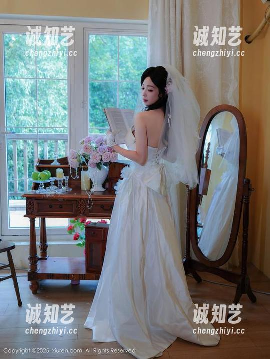 秀人网 - Lovely璐璐姐姐带你走进高清的梦，套图里每一帧都是心动！