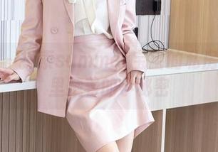 秀人网 – 探索summer宝宝的私房:制服里藏着的小秘密