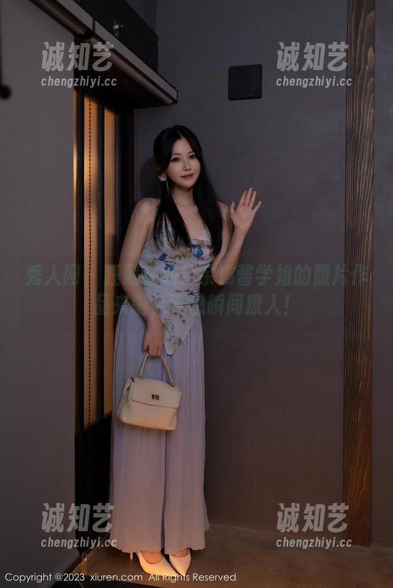 秀人网-余虞酱 秀人网 - 狂戳在线!余虞酱学姐的照片作品来啦,气息瞬间撩人!