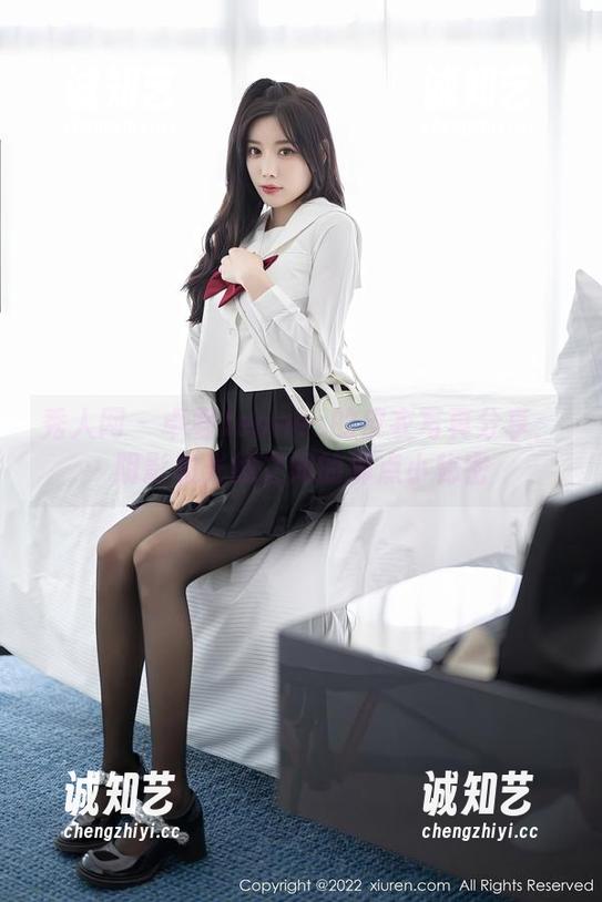 秀人网 - 卓君Jeanes的皮衣写真分享：阴影和光线之间的那点小秘密