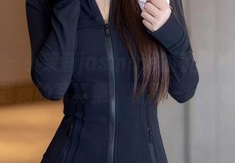 秀人网 – 小茉莉jasmine的校服秘密：下载她的写真集，和我一起瞧瞧