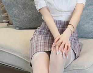 秀人网 – 幼幼的浴缸精选图集:水滴间的柔软幻想。