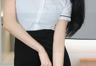 秀人网 – 图片中的易阳Silvia，套装穿搭让我想到了家里的衣柜……好吧，原图也真的不错！