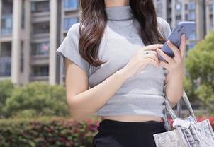 秀人网 – 是小逗逗天台分享：这不是你想的天台！谁来解释一下？