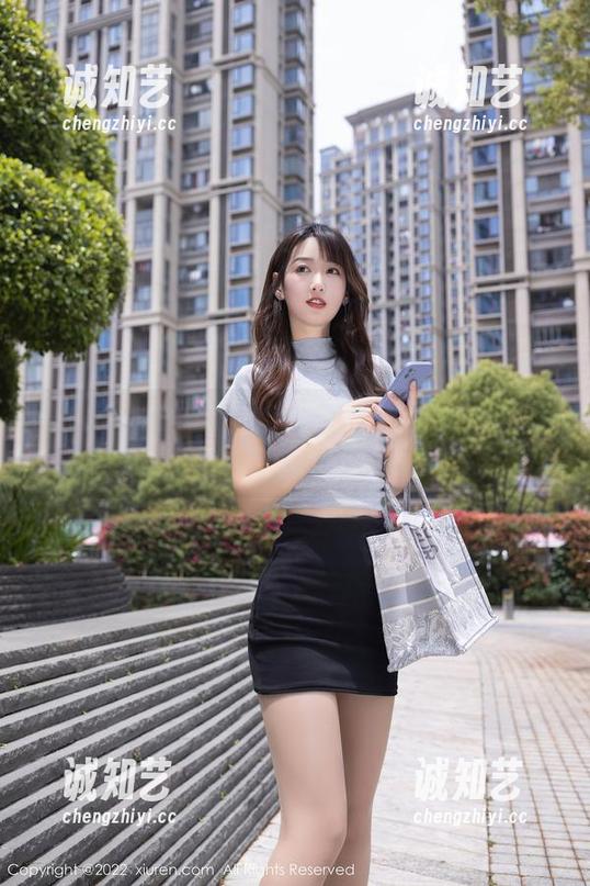 秀人网 - 是小逗逗天台分享：这不是你想的天台！谁来解释一下？