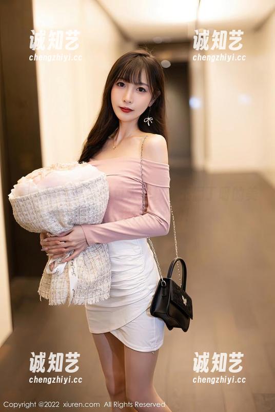 秀人网 - 私房图包大揭秘：王俪丁呀的美足能让我怦然心动！