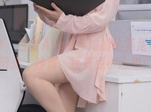 秀人网 – 白白Alina与她的比基尼写真：阳光、沙滩、还有点小心思！