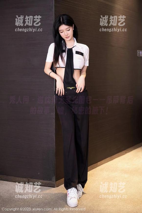 秀人网 - 谢忱倬无圣光图包——吊带背后的故事，嘘，秘密的腋下！