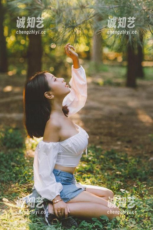 穆零Mu0黑丝图册里的小秘密：越看越觉得这感觉有点危险，但又停不下来了。