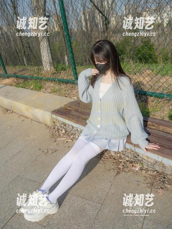 紧急企划 - 下载小恩的校服美学：作品里的青春碎片等你来收藏