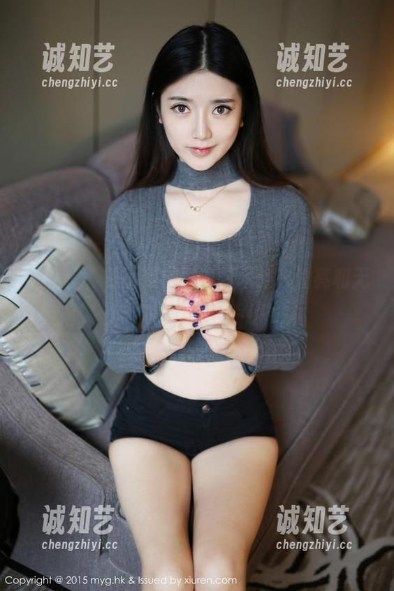 美媛馆 - 王馨瑶的写真艺术：在油亮和无圣光中完成逆袭！
