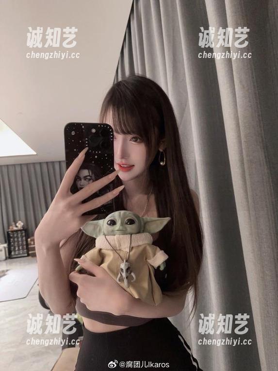 腐团儿Ikaros套装解锁！最新套图带你进入光影交织的梦幻世界！
