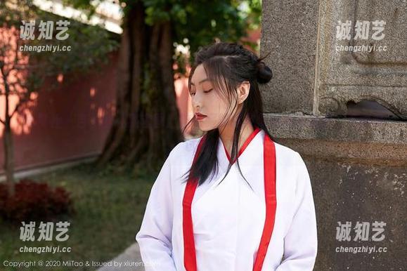 蜜桃社 - 杏子的礼服套图：这衣服能拯救你的周末时光，下载试试看！
