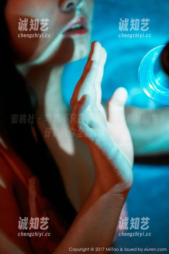 蜜桃社 - 写真不只是姿态，结衣和她的牛仔裤给你全新视觉冲击