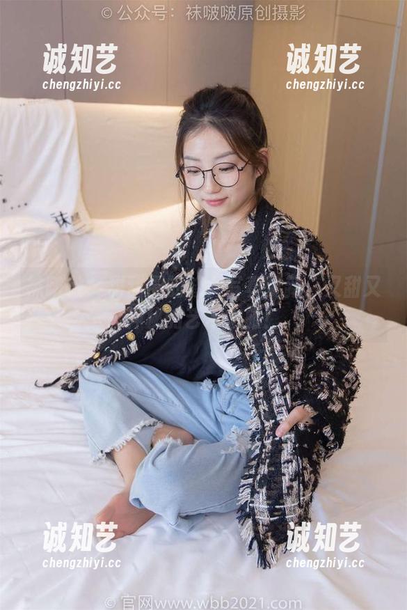 袜啵啵 - 甜甜圈的修女写真更新：又甜又神秘的艺术之旅！