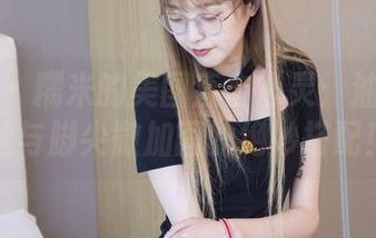 袜啵啵 – 糯米的美图直击心灵:油亮薄肉丝与脚尖微加固的绝妙搭配!