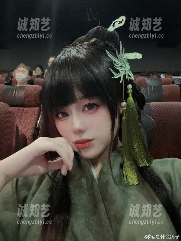 在线欣赏阿九从不咕咕的套装，图片里的氛围让我想多待一会儿！