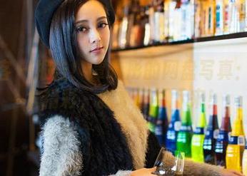 青豆客 – 报告！谭晓彤的网盘写真：剧情太精彩，根本停不下来！