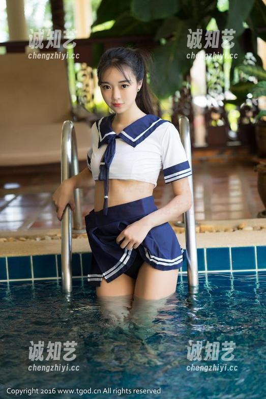 青豆客-谭晓彤 青豆客 - 谭晓彤毛衣写真图包:哦,真的,这样的舒适感才是生活。
