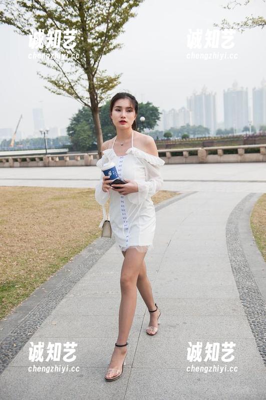 魔镜街拍 - 等等！这是婷婷的免费套图，包臀灰裙和薄丝OL的完美结合！
