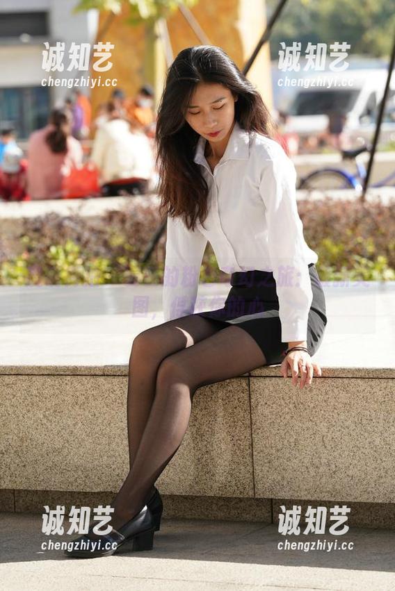 魔镜街拍 - 曼曼的粉色奇幻之旅：最新美图，俘获你的心