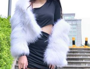 魔镜街拍:滑板热裤小妹的美图合集,随便一张就想要挂墙上。