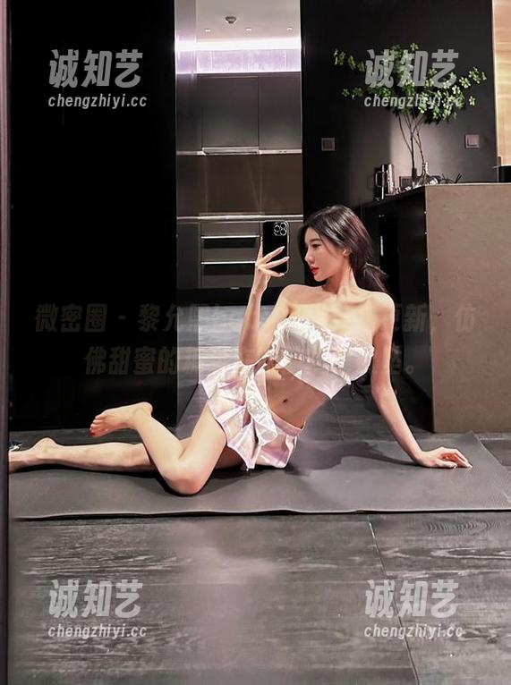 微密圈 - 黎允熙baby可爱合集更新，仿佛甜蜜的糖果在眼前摇摇欲坠。
